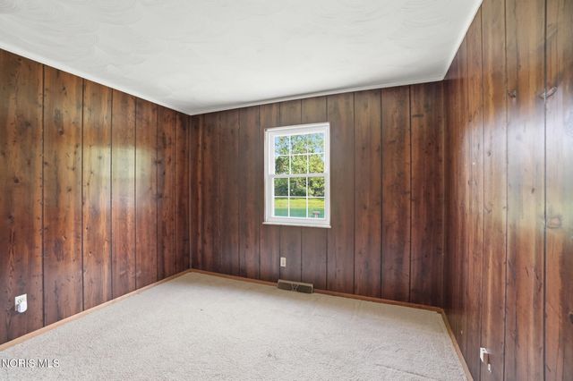 10855 S River Road, Grand Rapids, OH 43522