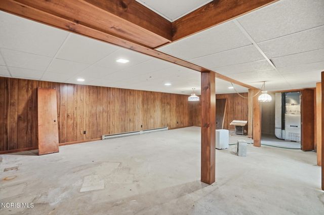 10855 S River Road, Grand Rapids, OH 43522