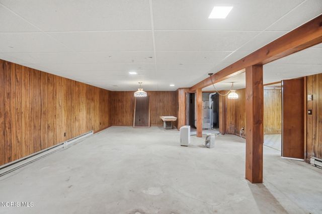 10855 S River Road, Grand Rapids, OH 43522