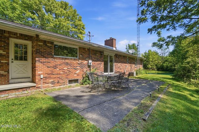 10855 S River Road, Grand Rapids, OH 43522