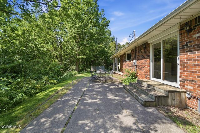 10855 S River Road, Grand Rapids, OH 43522