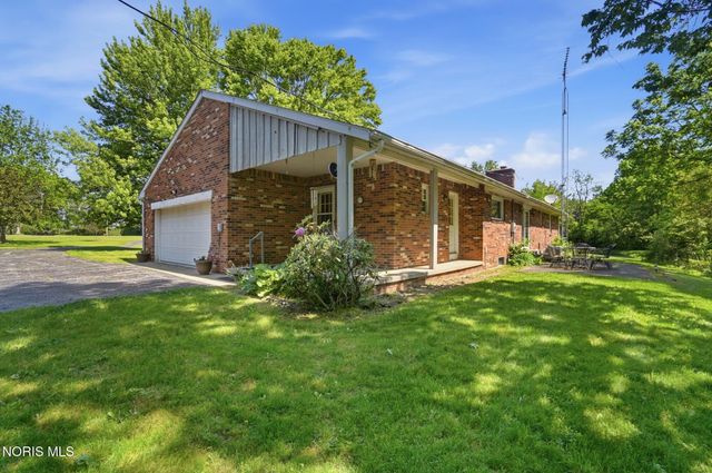 10855 S River Road, Grand Rapids, OH 43522