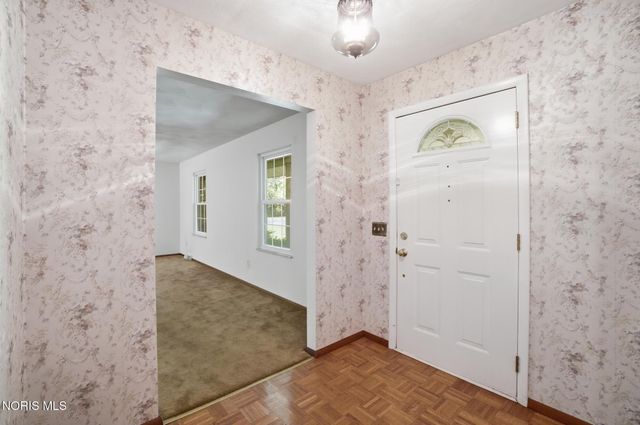 10855 S River Road, Grand Rapids, OH 43522