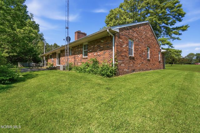 10855 S River Road, Grand Rapids, OH 43522