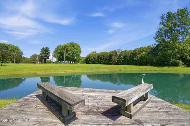 10855 S River Road, Grand Rapids, OH 43522