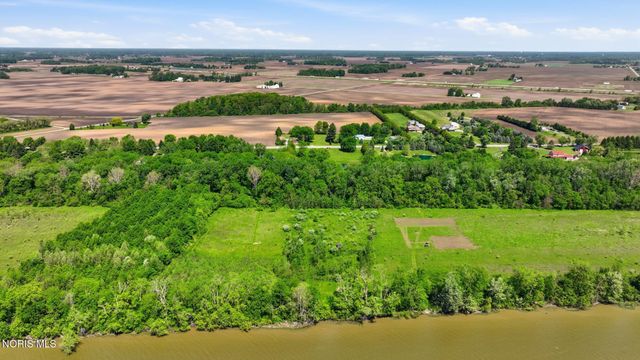 10855 S River Road, Grand Rapids, OH 43522