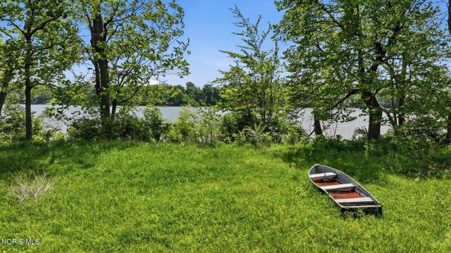 10855 S River Road, Grand Rapids, OH 43522