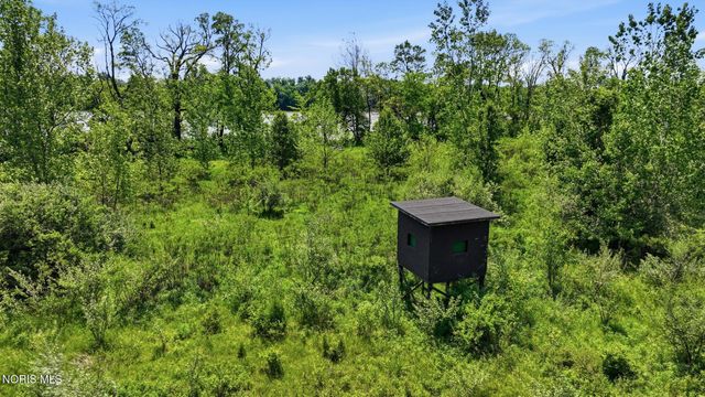 10855 S River Road, Grand Rapids, OH 43522