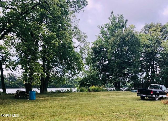 10855 S River Road, Grand Rapids, OH 43522