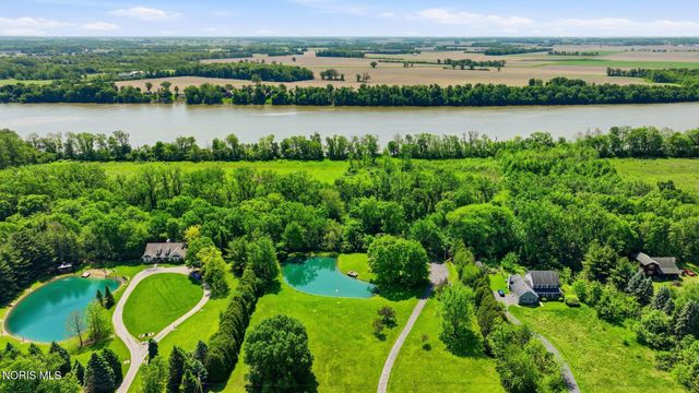 10855 S River Road, Grand Rapids, OH 43522
