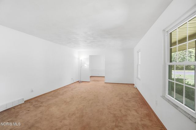 10855 S River Road, Grand Rapids, OH 43522
