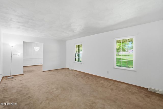 10855 S River Road, Grand Rapids, OH 43522