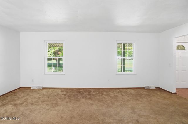 10855 S River Road, Grand Rapids, OH 43522