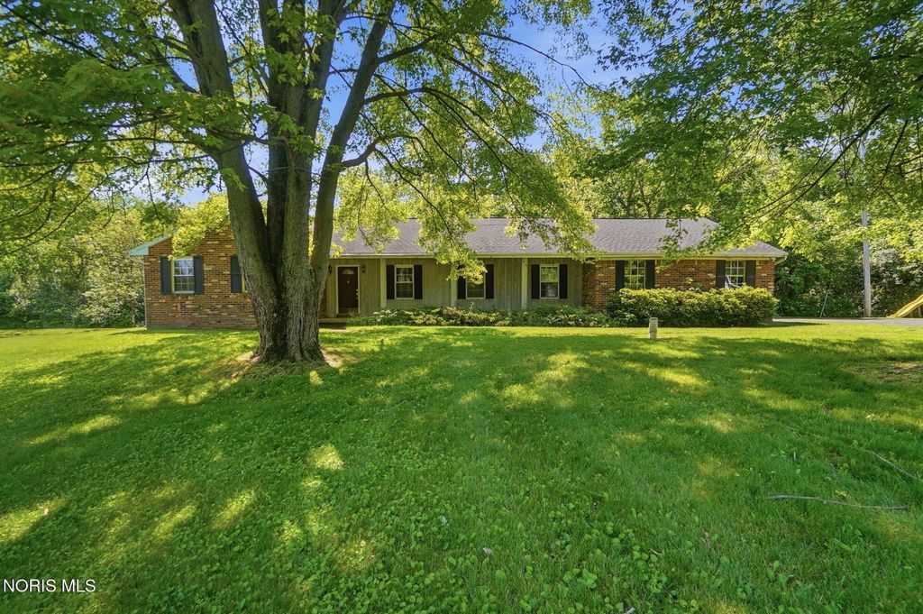 10855 S River Road, Grand Rapids, OH 43522