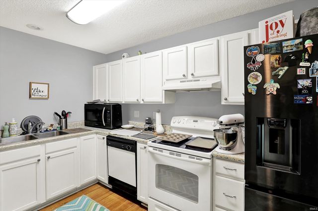 2210 S Laurelwood Cir Circle, Bloomington, IN 47401