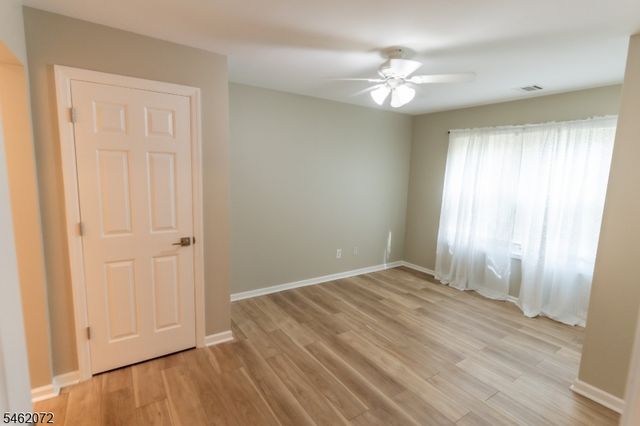 207 Cambridge Ct, Clifton City, NJ 07014