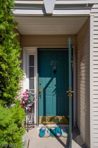 207 Cambridge Ct, Clifton City, NJ 07014