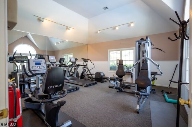 207 Cambridge Ct, Clifton City, NJ 07014