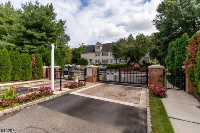 207 Cambridge Ct, Clifton City, NJ 07014
