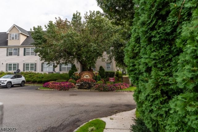 207 Cambridge Ct, Clifton City, NJ 07014