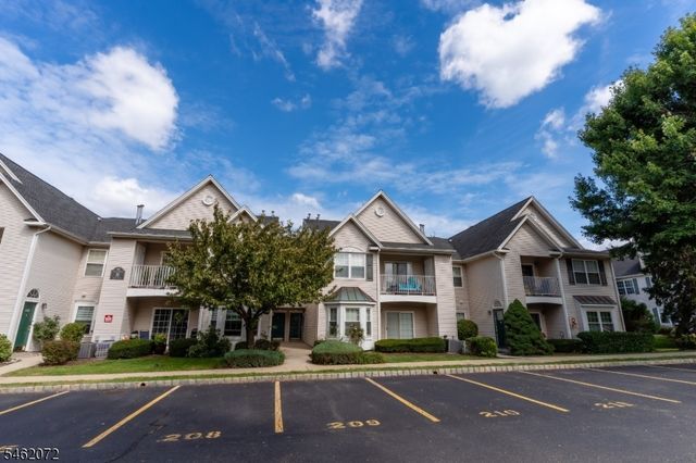 207 Cambridge Ct, Clifton City, NJ 07014