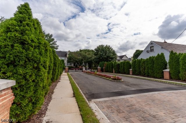 207 Cambridge Ct, Clifton City, NJ 07014
