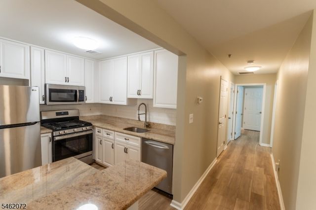 207 Cambridge Ct, Clifton City, NJ 07014
