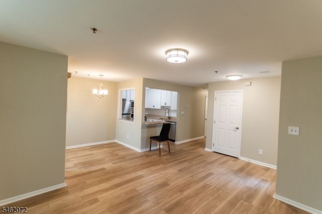 207 Cambridge Ct, Clifton City, NJ 07014
