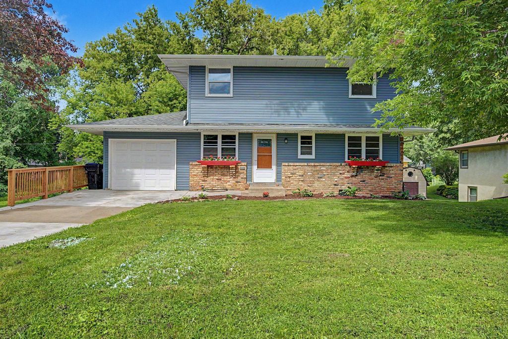 3701 Adair Avenue N, Crystal, MN 55422