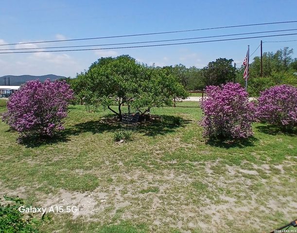 200 IROQUOIS TRL, Bandera, TX 78003