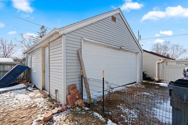 205 DIVISION STREET, Neenah, WI 54956