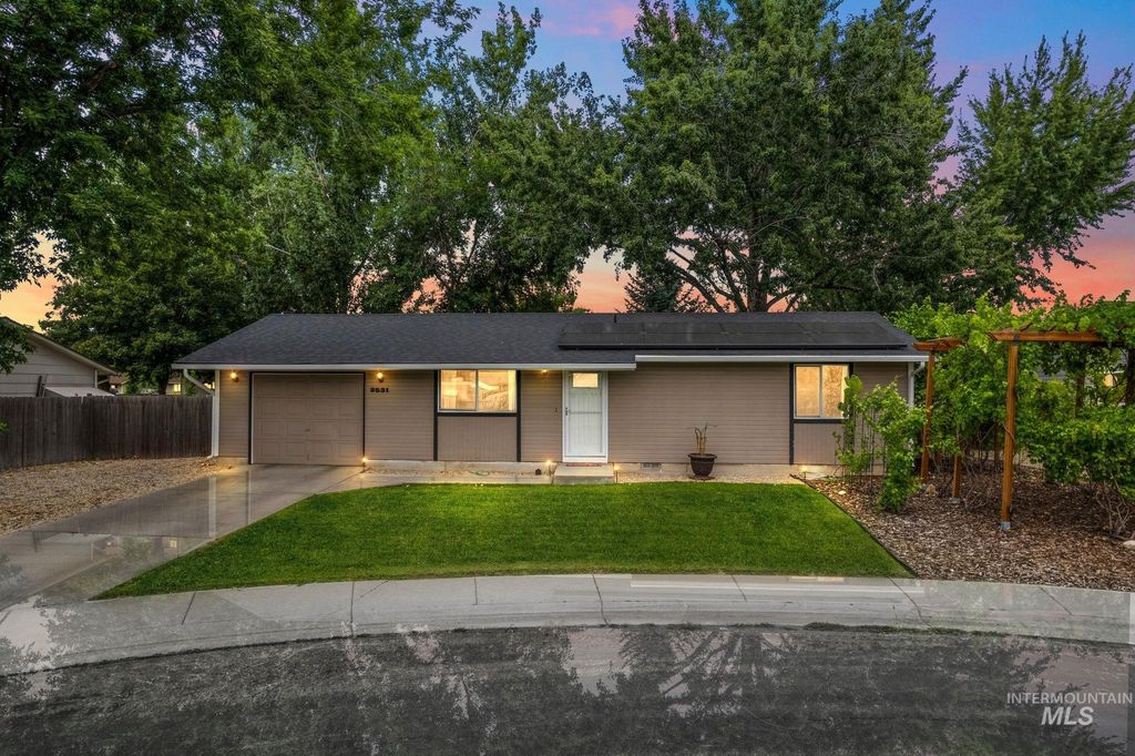 2531 N Armstrong Pl, Boise, ID 83704