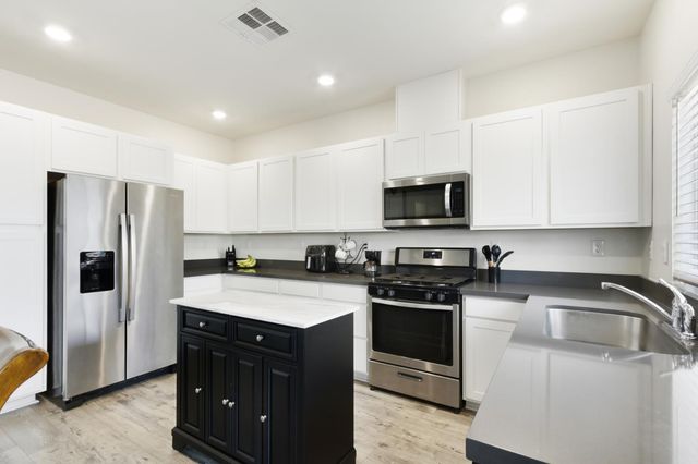 927 Franklin St, Lincoln, CA 95648