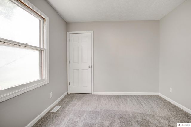 5065 Arcadia Avenue, Omaha, NE 68104