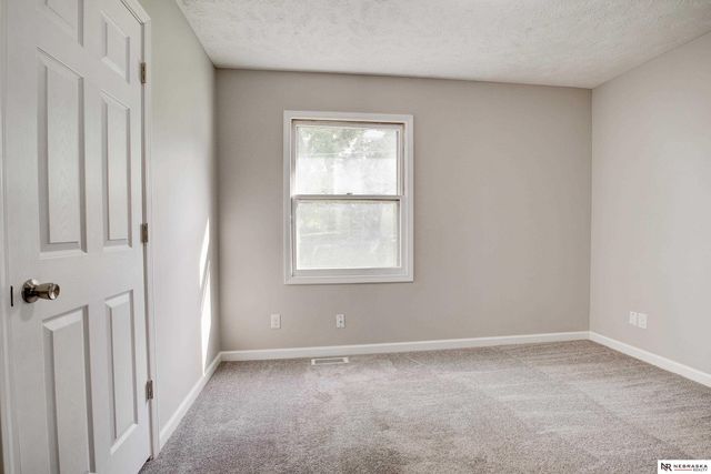 5065 Arcadia Avenue, Omaha, NE 68104