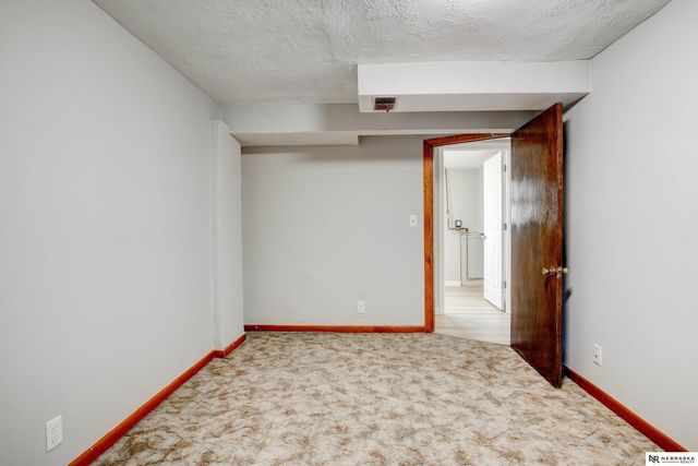 5065 Arcadia Avenue, Omaha, NE 68104