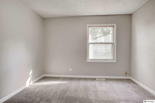 5065 Arcadia Avenue, Omaha, NE 68104