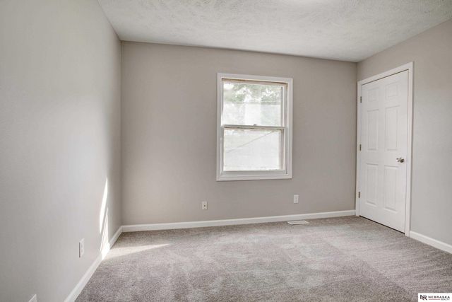 5065 Arcadia Avenue, Omaha, NE 68104