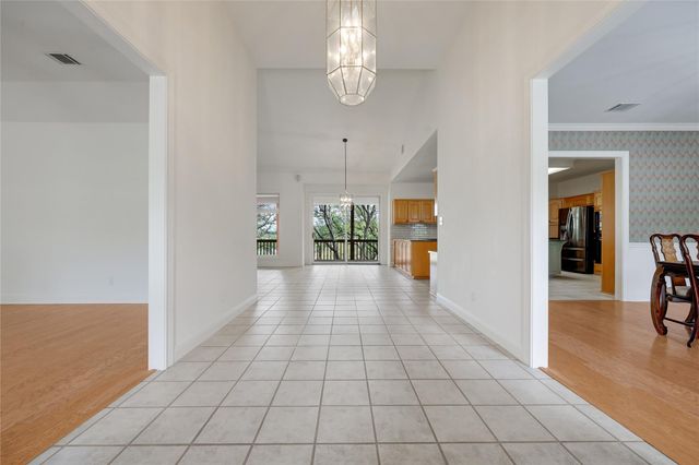 21604 Arrowhead PT, Lago Vista, TX 78645