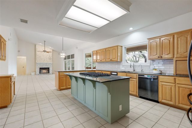 21604 Arrowhead PT, Lago Vista, TX 78645