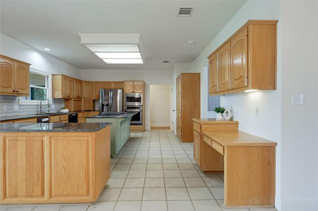 21604 Arrowhead PT, Lago Vista, TX 78645