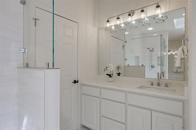 21604 Arrowhead PT, Lago Vista, TX 78645