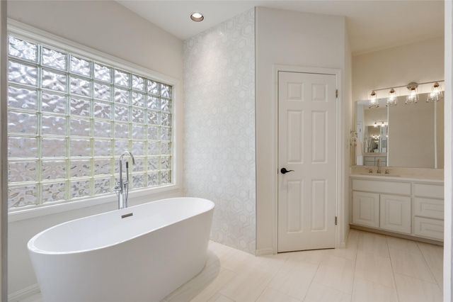 21604 Arrowhead PT, Lago Vista, TX 78645