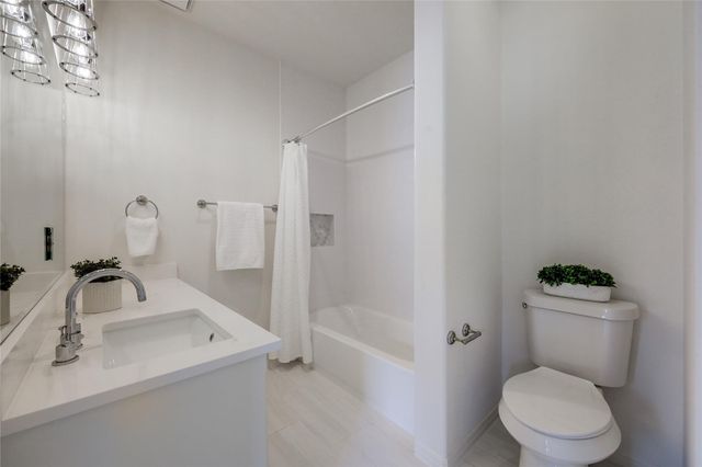 21604 Arrowhead PT, Lago Vista, TX 78645
