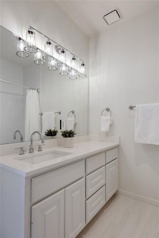 21604 Arrowhead PT, Lago Vista, TX 78645