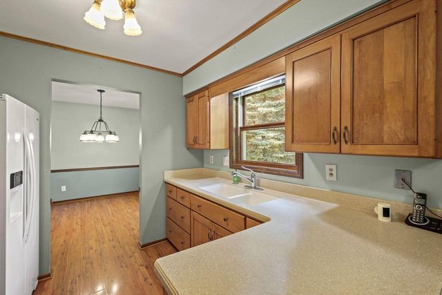 7830 W Oakbrook Circle, Madison, WI 53717