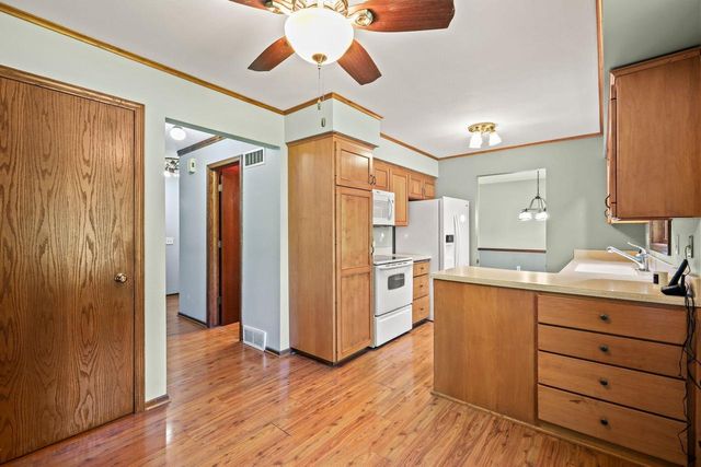 7830 W Oakbrook Circle, Madison, WI 53717