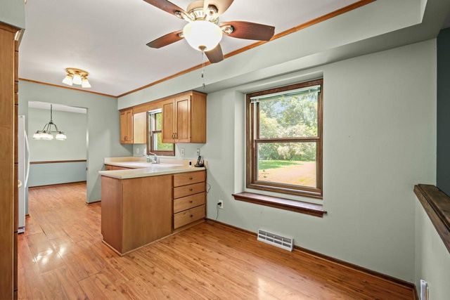 7830 W Oakbrook Circle, Madison, WI 53717