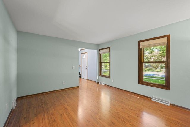 7830 W Oakbrook Circle, Madison, WI 53717