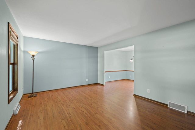 7830 W Oakbrook Circle, Madison, WI 53717
